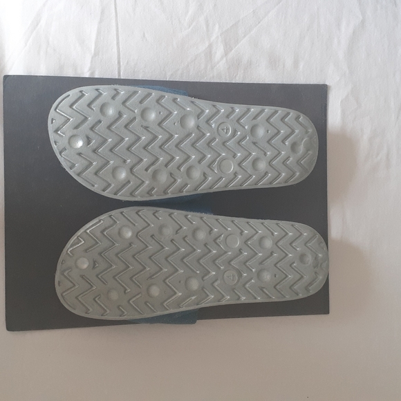 Slip On - Picture 4 of 4